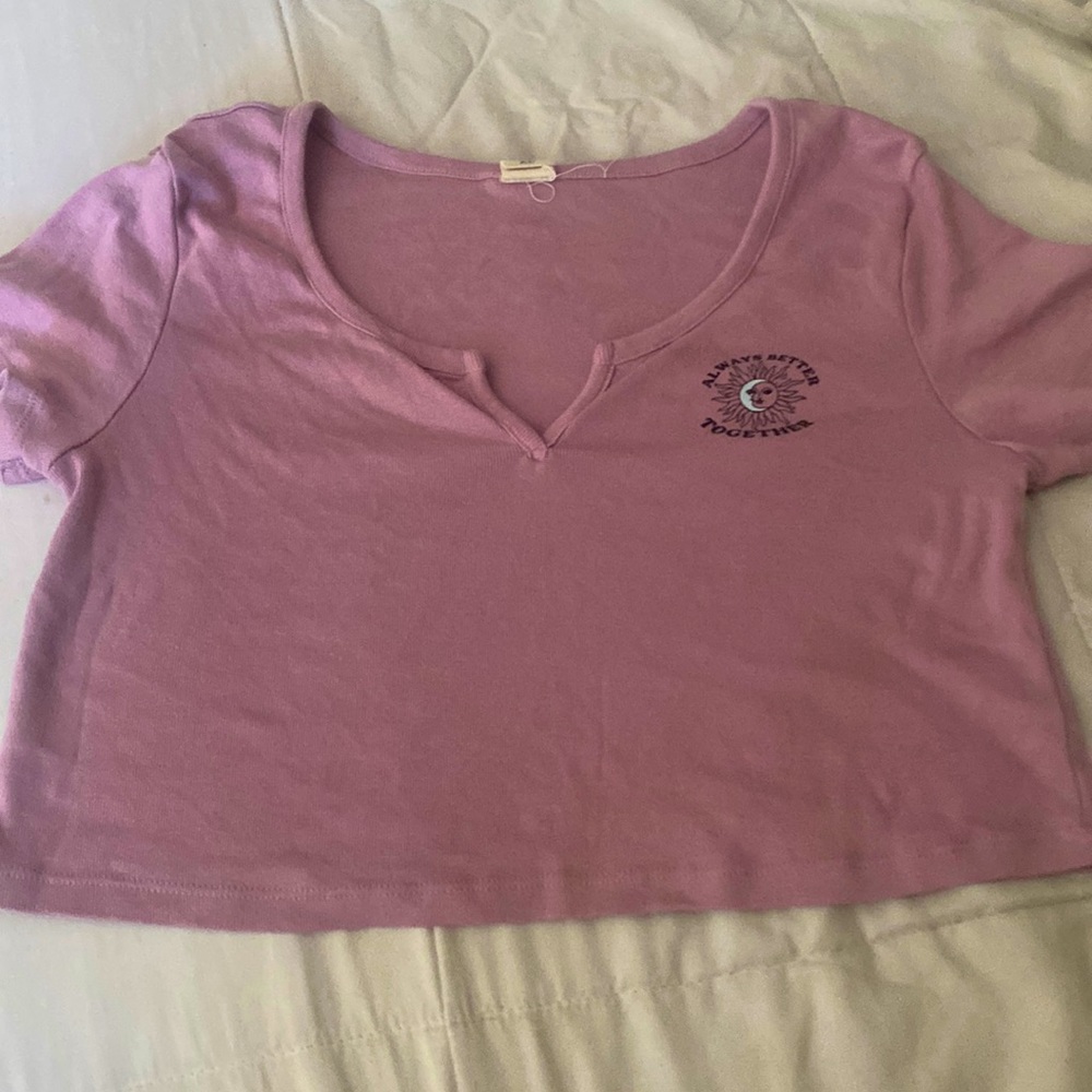 Xl lilac cropped baby tee fits like a large